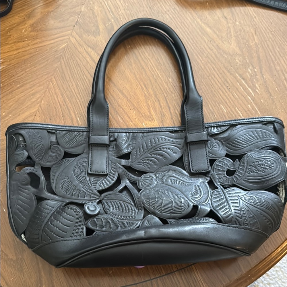 Elegant Black Leather Shoulder Bag
